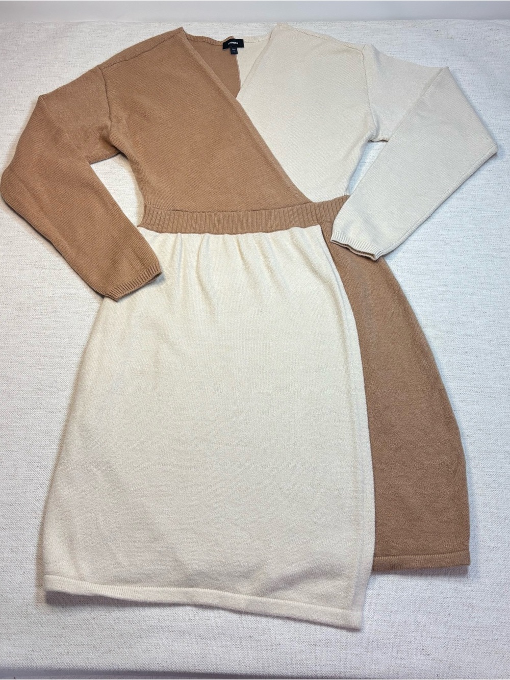 Express women S long sleeve Colorblock Knit sweater Wrap Dress - Cream & Tan